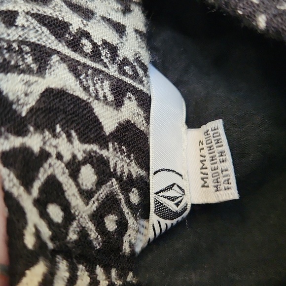 Volcom Black and White Patterned Skirt - Picture 3 of 4